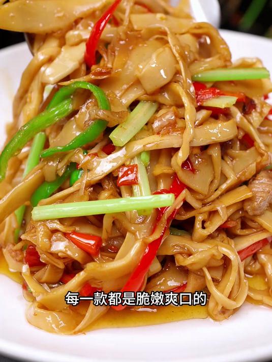 老妈说无肉不成宴无笋不成席,炒笋尖可是她的拿手菜,脆嫩爽口的