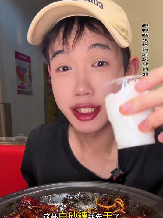 挑战武汉爆辣黑鸭煲红烧肉超香吃老实了