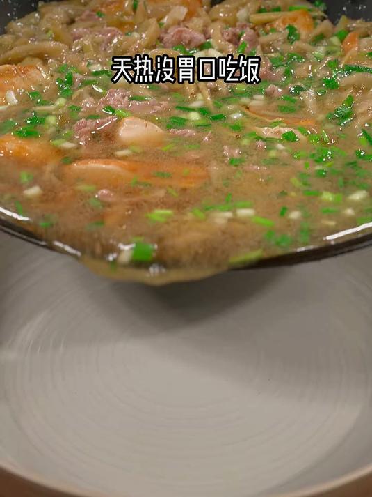 天热吃饭没有胃口，最想喝的就是一碗酸嫩开胃的榨菜肉丝豆腐汤