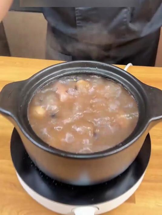 要常喝!黑豆猪尾汤的香,能调养换季的身子!