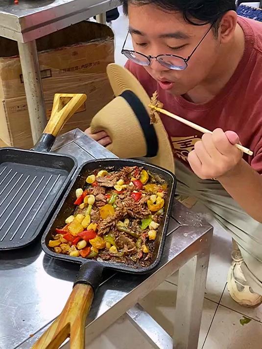铁板菜做法麻烦吗?详细教学视频,轻松学会赚大钱!