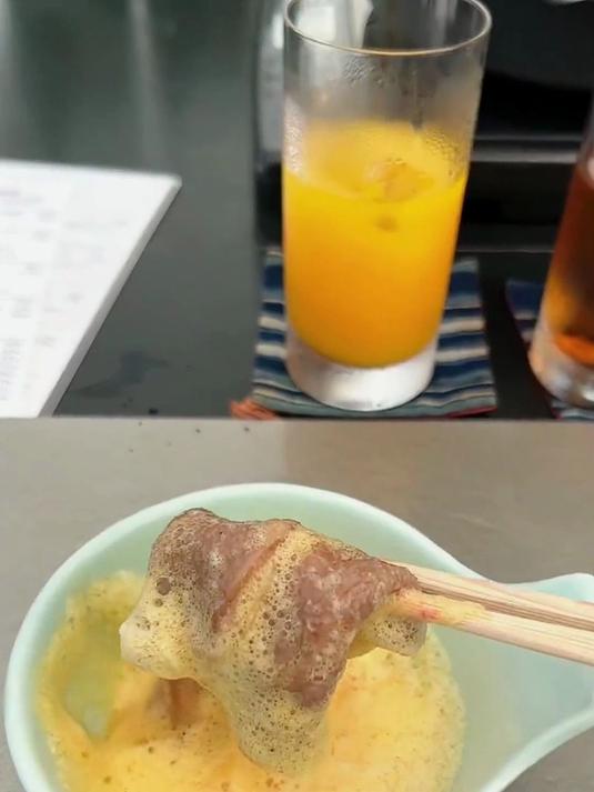 还不如坐河边石板凳上吃呢～日本