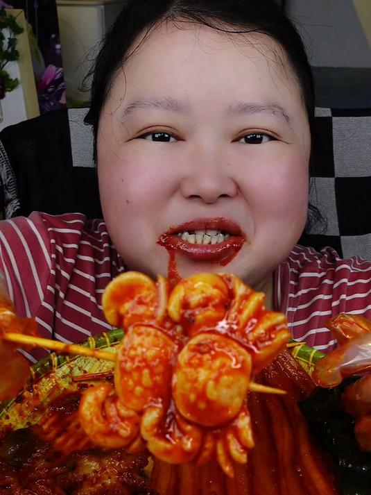 宝宝们 这蓝鳍金枪鱼吃起来怎么一股西瓜味呢