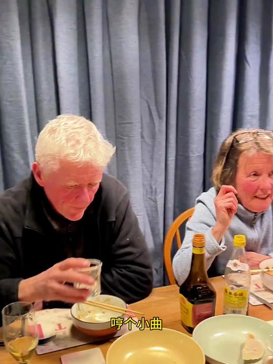 万物生灵同款乡村生活+全家人爆笑包饺子，公公还包出飞天小猪