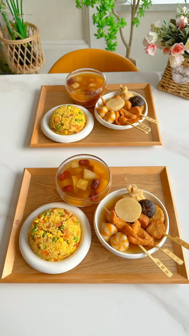 今天做了儿子惦记已久的关东煮,和咖喱炒饭,一碗滋润又热乎的吊梨汤～开启美好的一天