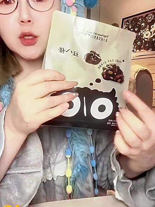 能让我一直回购的巧克力!也就金丝猴出品的丑八怪了!别看它长得丑!但真的好好吃