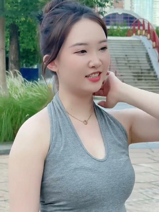 简单的生活实际上就是最大的幸福好看的小姐姐海滩美女豆芽鸭鸭