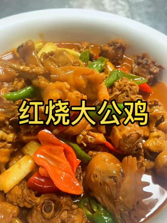 看过来,咱自个散养的公鸡热卖啦,炖汤炒着吃都鲜掉牙!