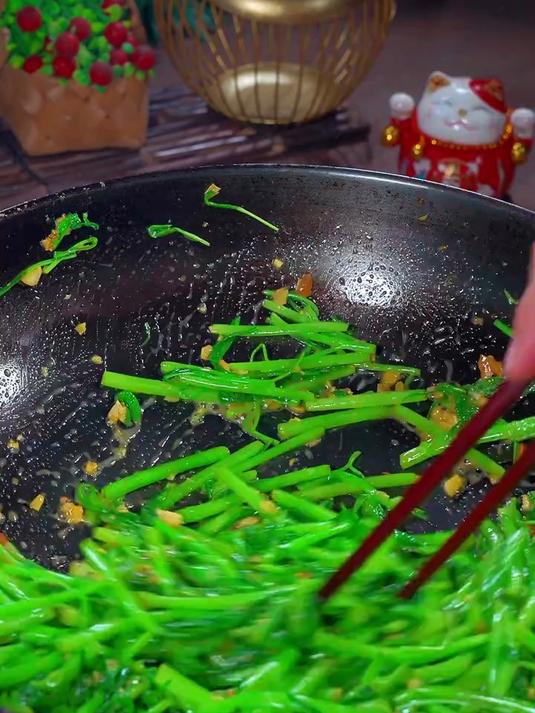 豆酱炒空心菜清脆爽口