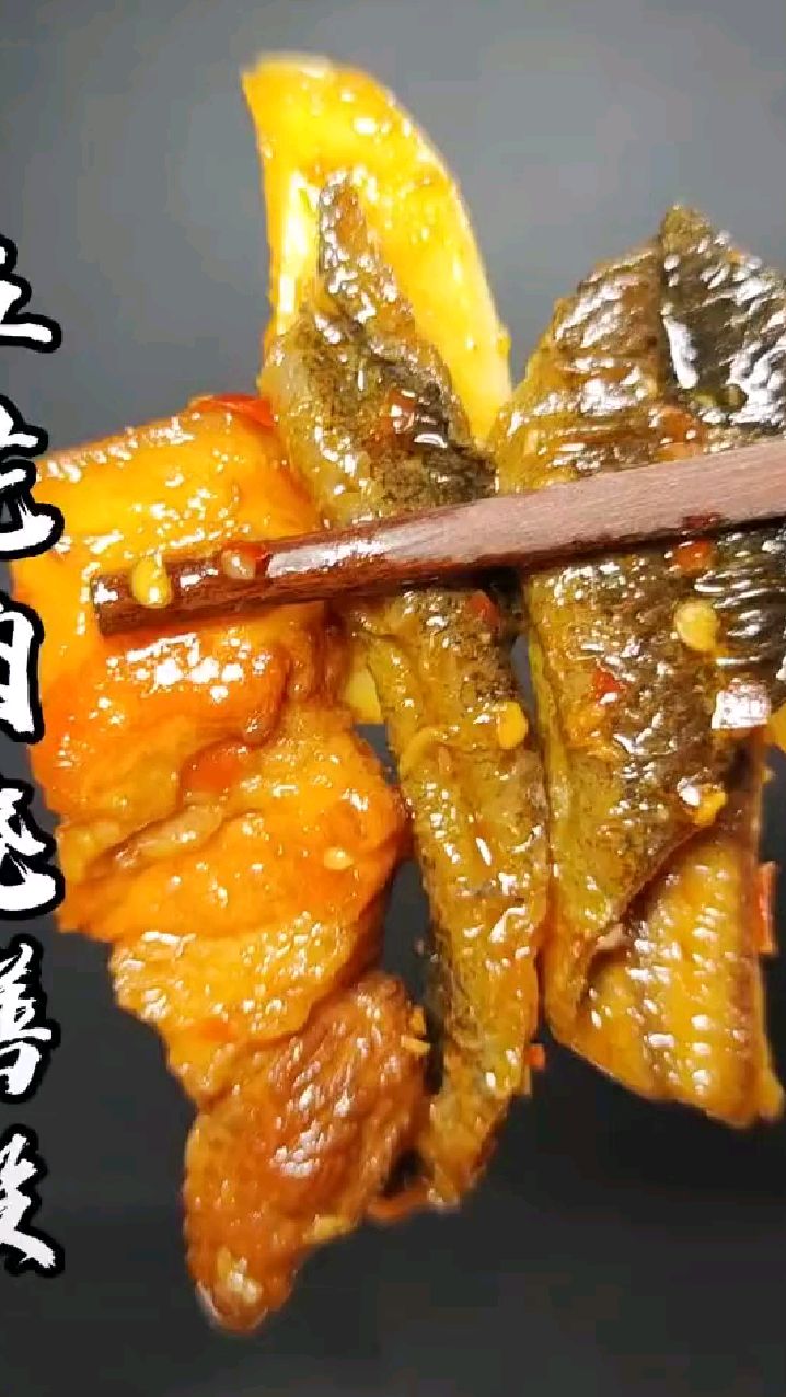 五花肉炒黄鳝,简直太美味了,快点学起来吧～