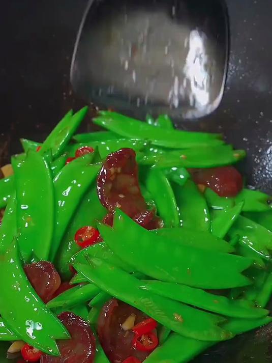 碧绿可口的辣炒荷兰豆