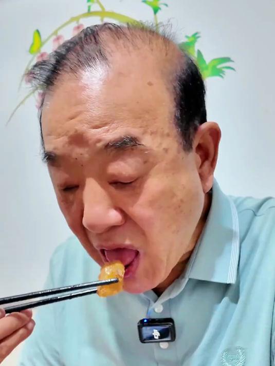 没有买到小排，用大排做一道「土豆烧排骨」，烧的土豆软烂