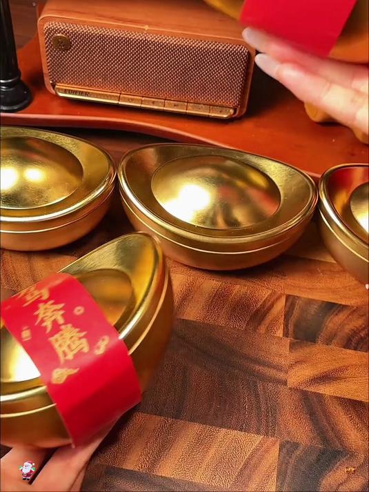 哇塞塞！德芙这个元宝造型的真的太喜庆了，好适合当年货！