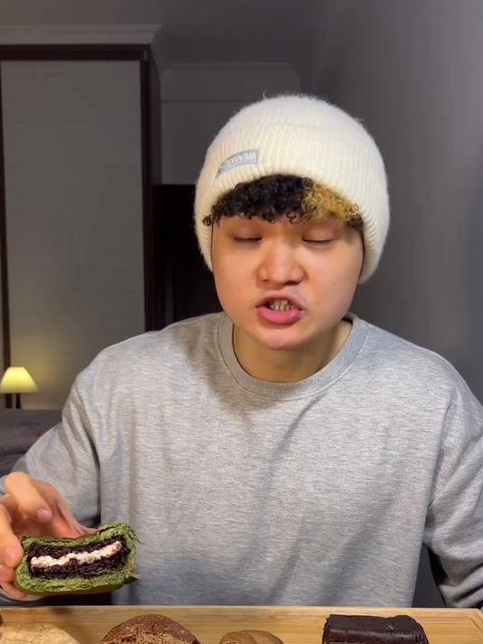 不得不说 李时珍家的这个磅蛋糕还真挺好吃的 就是热量有点低了