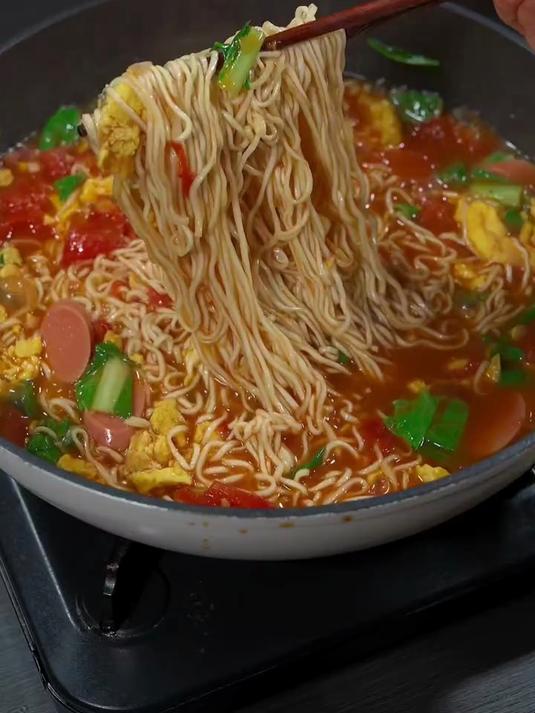 孩子早餐不知道吃什么，那就试试这个番茄鸡蛋面吧