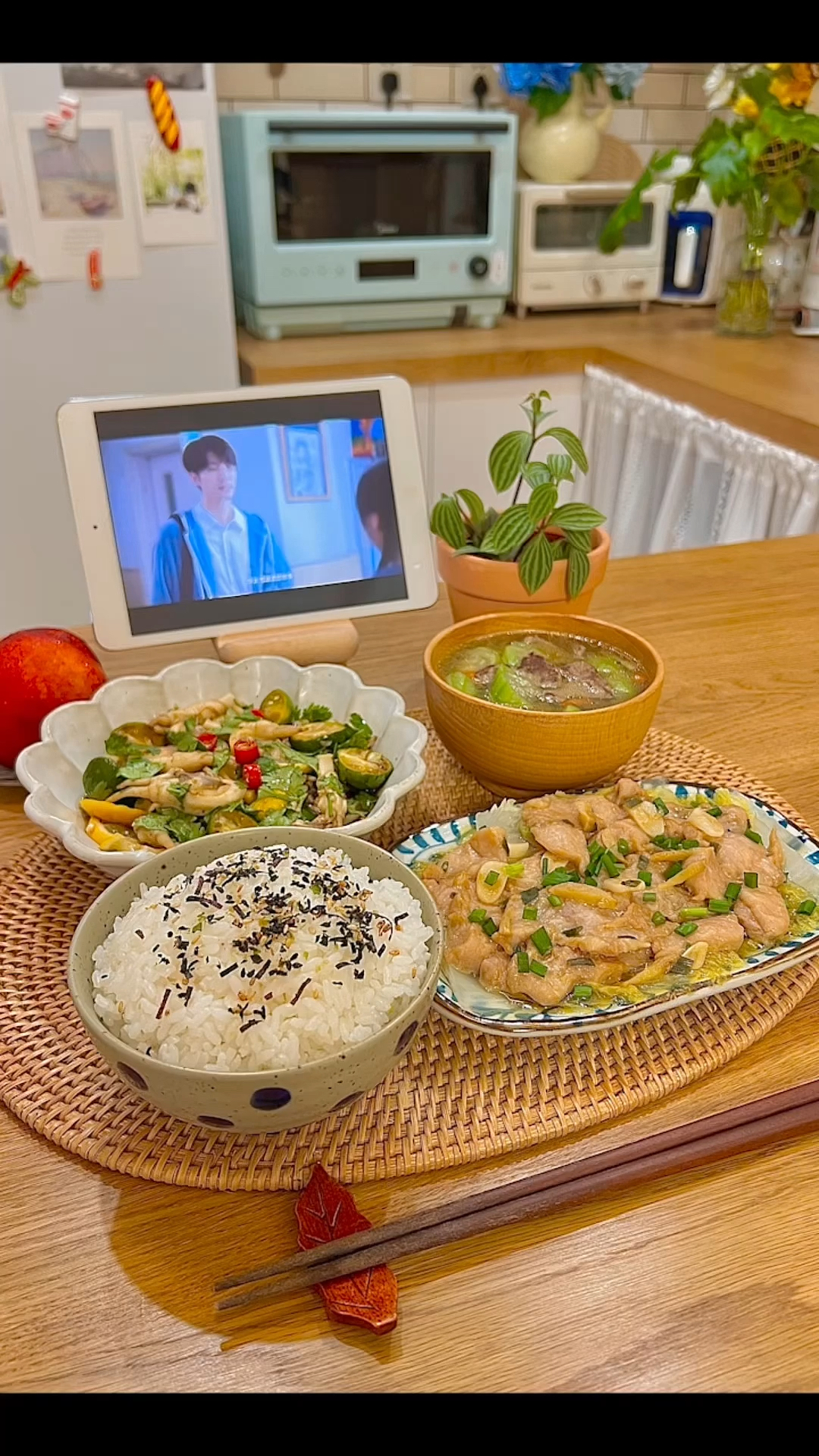 一人食:今天吃泰式凉拌蛏子,白菜蒸肉,丝瓜猪肝汤