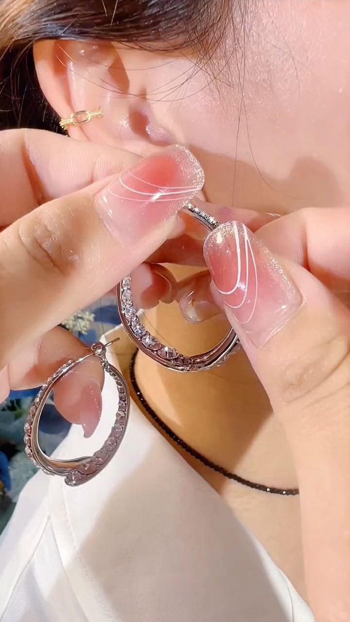 精致百搭鱼尾交叉耳环,戴出门被追着问了很多次