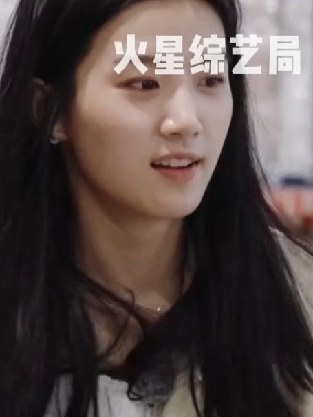 卢昱晓小机灵鬼，买一箱雪糕为不让家长发现，就让弟弟在路上吃完