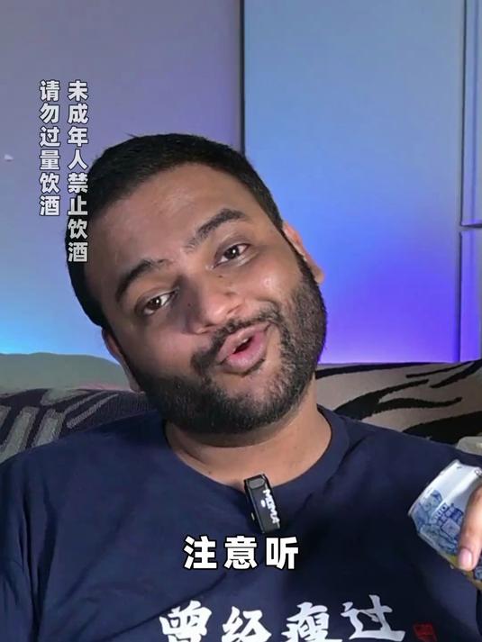 老外挑战炫100只小龙虾+8瓶rio强爽，上头！