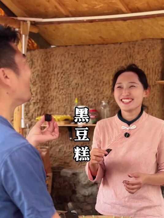 手工制作的黑豆糕,软糯香甜,老幼皆宜的健康小点心