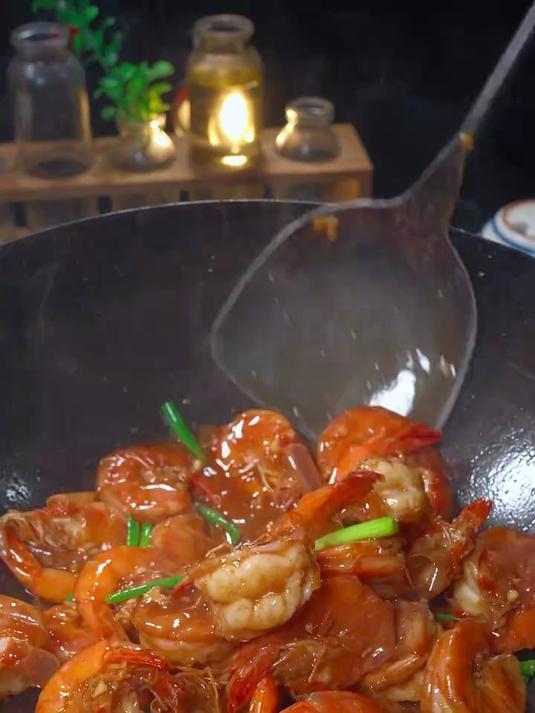 美味下饭的油爆大虾