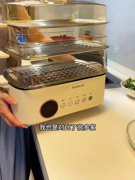 电蒸锅蒸制无油烟,厨房做饭不油腻,做完饭清洁台面超省心