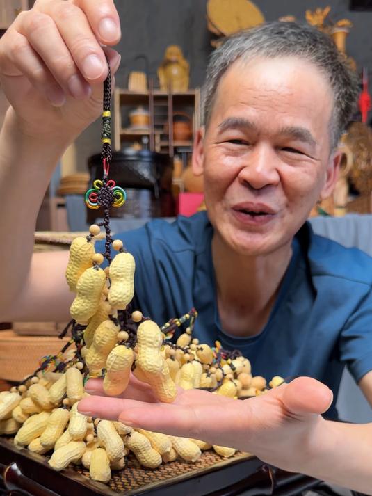 中秋携一枚木雕花生挂件,愿团圆佳节,好事相伴,温暖相随