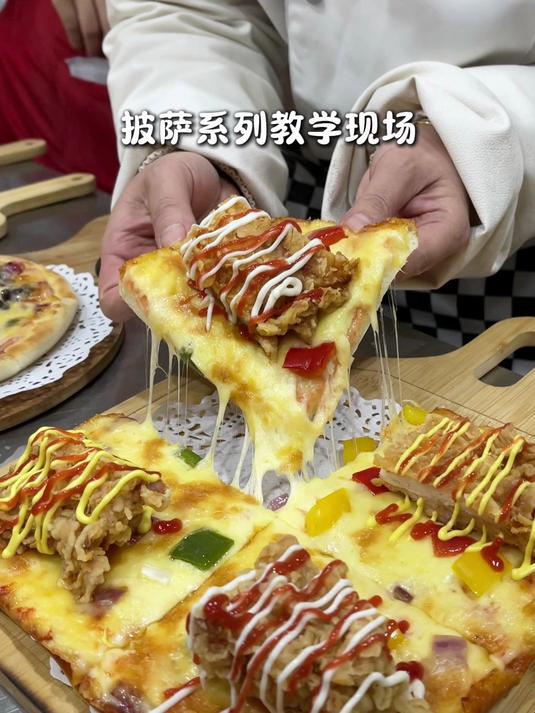 寻味大雪节气美食-披萨,馅料丰富,荤素搭配均衡,口感层次分明