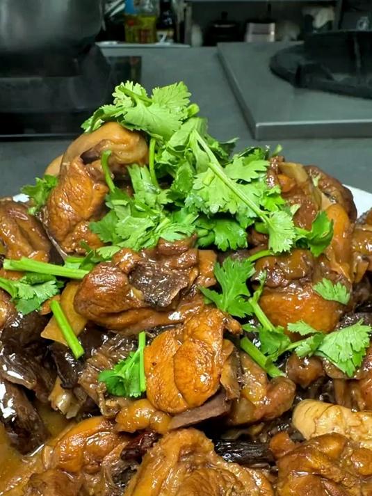 年夜饭的第八道菜小鸡炖蘑菇 在家怎么做好吃不柴