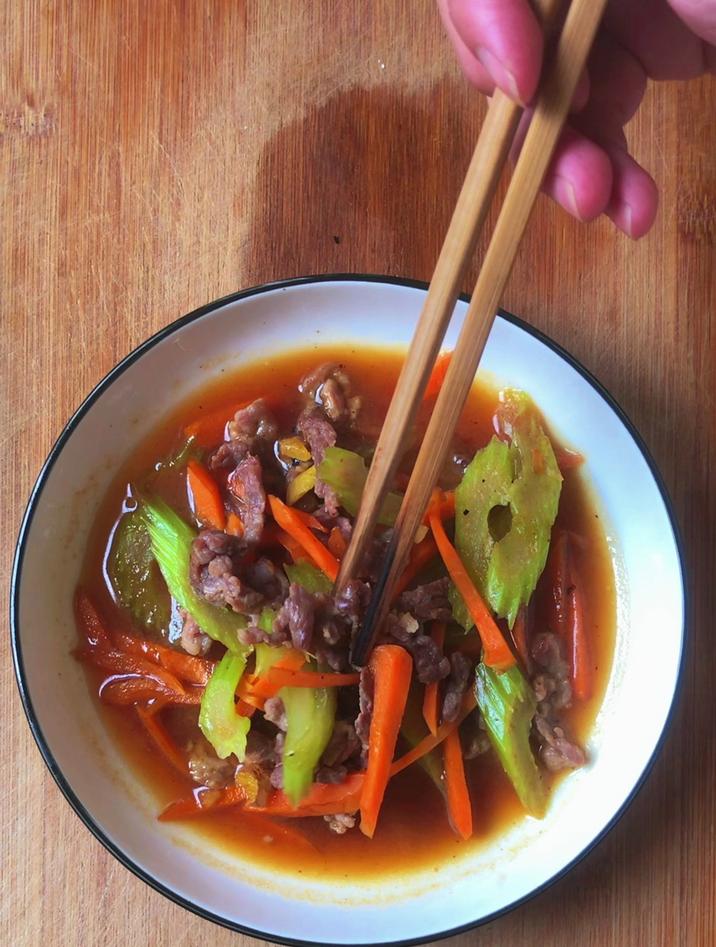 芹菜炒牛肉的做法,分享一道芹菜胡萝卜炒牛肉