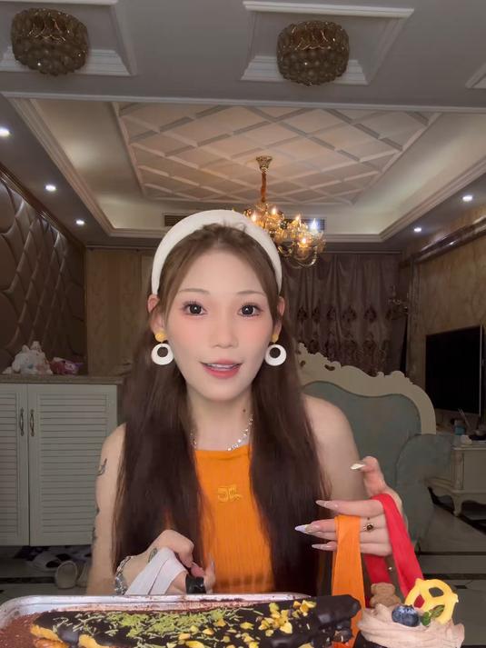 黑色小汉堡四舍五入也算巧克力了#美食#