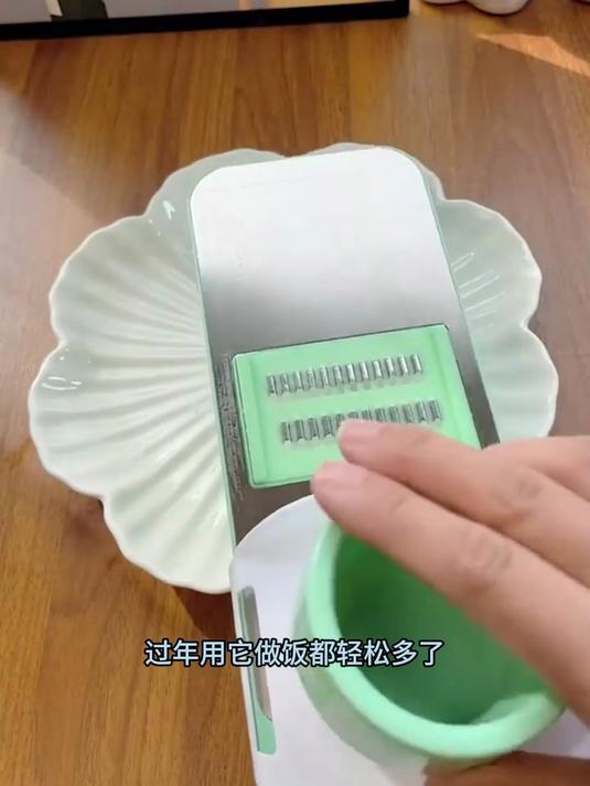 有了这款擦丝器，加高护手切菜不伤手，切丝顺滑不卡顿厨房必备