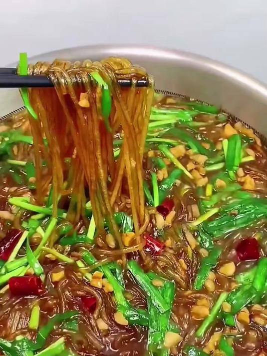 纯红薯粉,没有乱七八糟添加,吃的放心,吃的安心