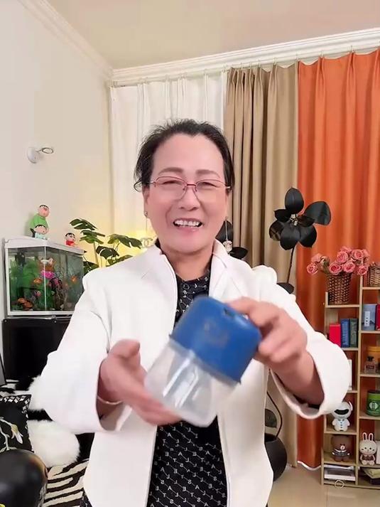 无线电动家用打蒜器,几秒绞碎蒜泥辣椒,制作宝宝辅食也超便捷!#绞肉机##电动料理机##打蒜