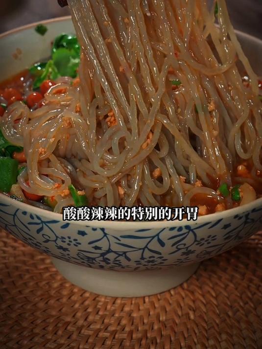 今天给大家分享一个酸辣粉的做法