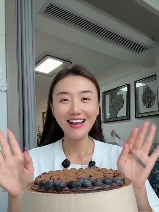 今天挑战吃无胚奶油蛋糕,这也太好吃了