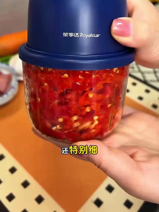 高硼硅玻璃碗不串味,六叶刀头强劲动力,碎菜绞肉辅食一机全搞定#绞肉机##厨房好物推荐##打