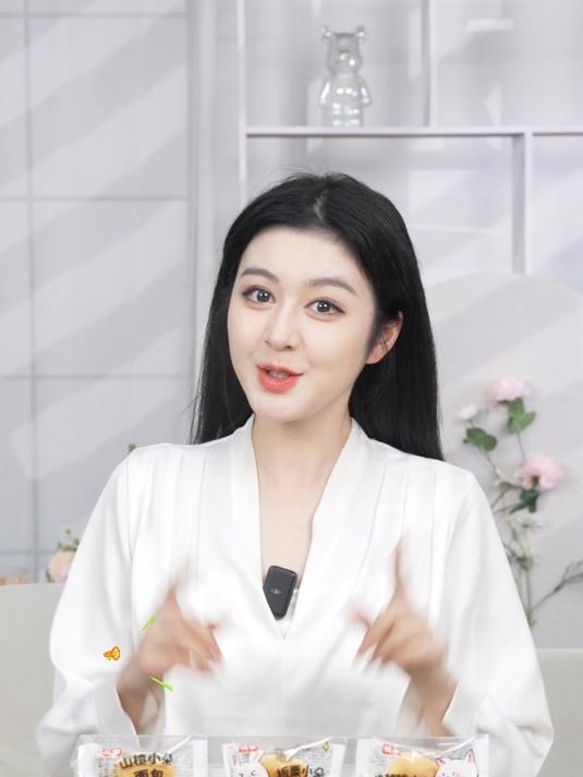 秋游的快乐是桃李小朵面包给的!桃李黄油厚切吐司,绝对是你早餐的不二之选。桃李面包