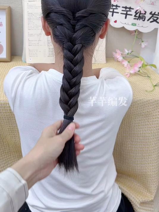 不易散开的鱼骨辫编发教程
