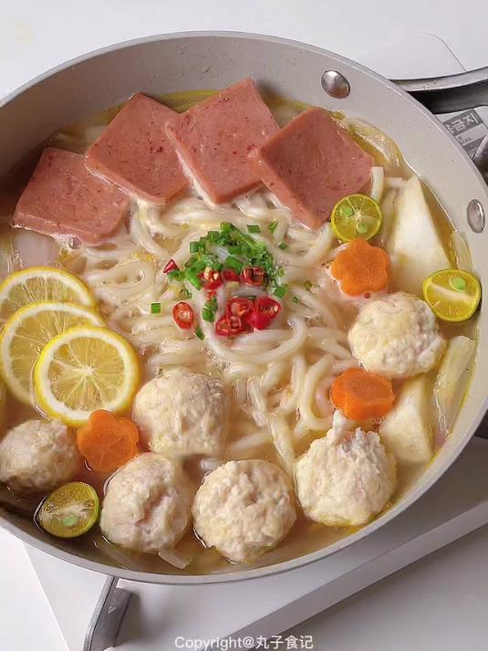 酸汤肉丸乌冬面 酸爽味美专治没胃口～