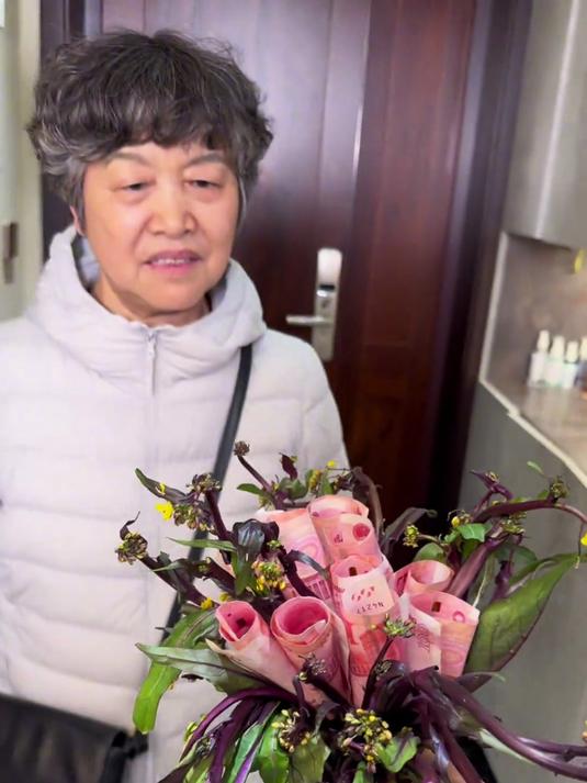 今天三八妇女节,仪式感不能少,送给老婆一个菜苔花,经济又实惠