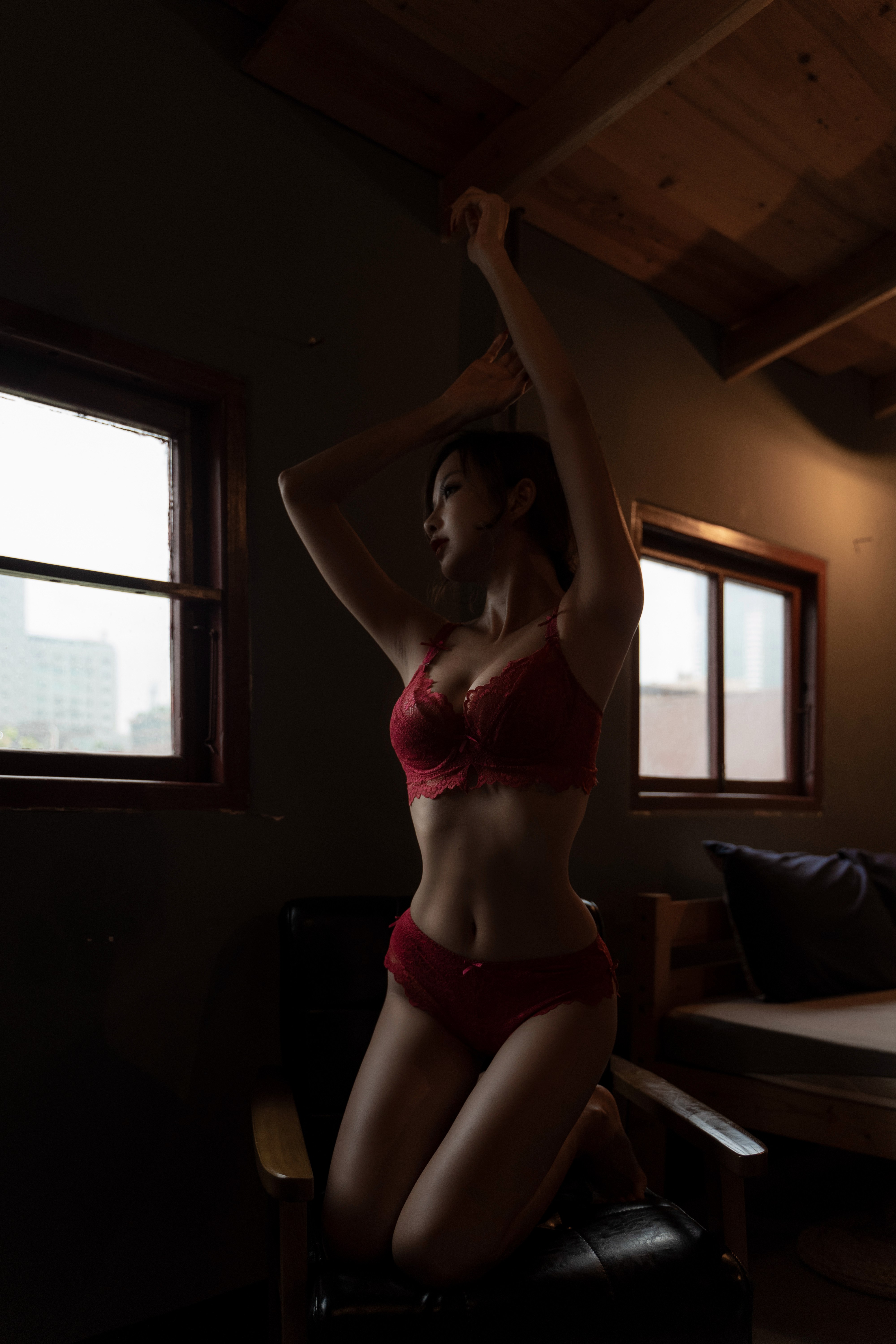 图片[19]-小何同学 – 042 后窗 [36P+1V194M]-六色网