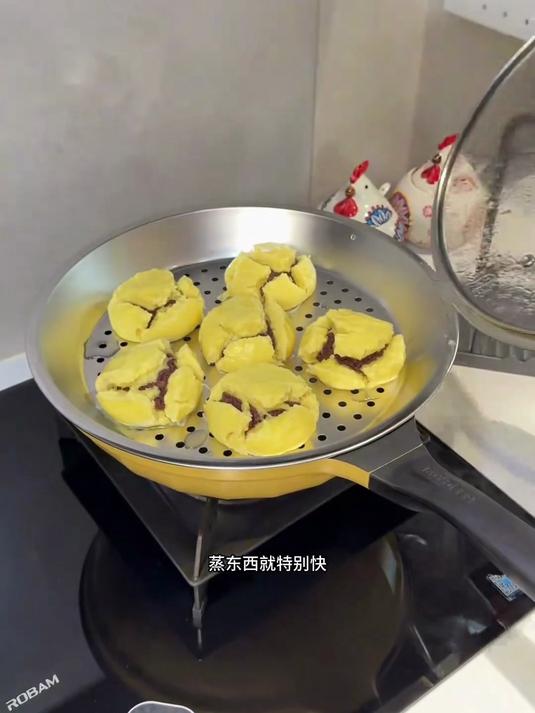 炒锅也能变蒸锅用，直接一锅两用，平时烧汤炖菜也能蒸个馒头真美