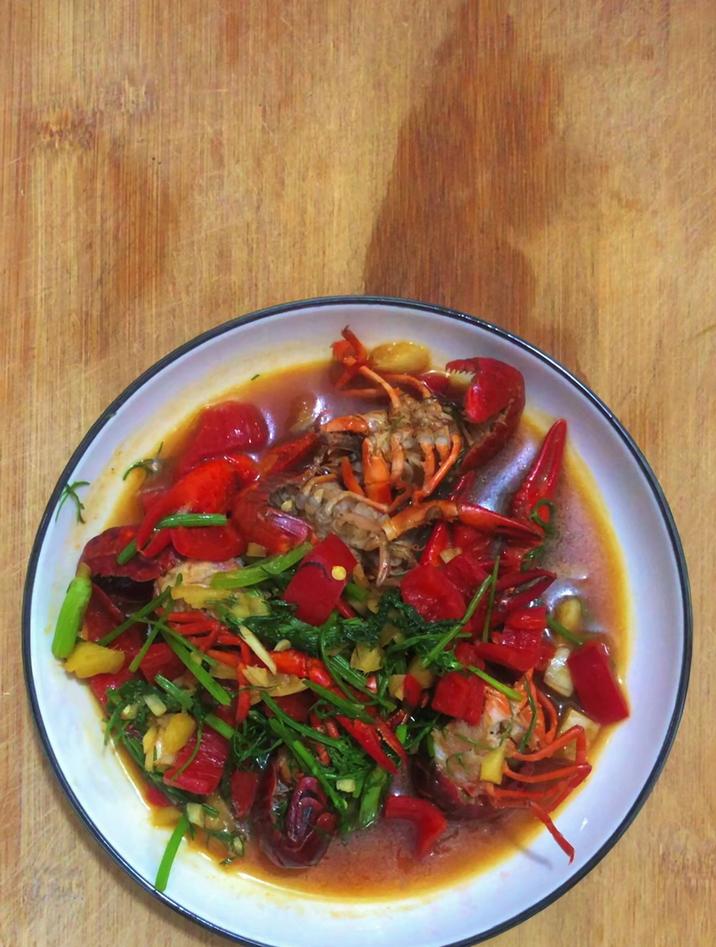 小龙虾炒几分钟能熟,像我这样炒5分钟就行