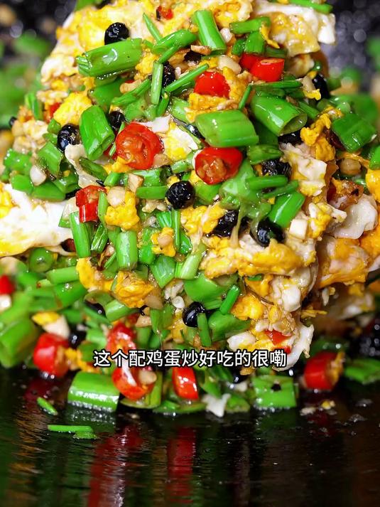 空心菜杆杆别再拿去喂鸡了,拿个鸡蛋炒一下比肉还好吃~ 农村美食