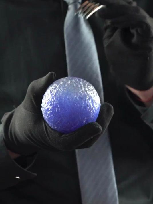 蓝色星球：超级治愈的蓝色冰球，制作成美丽的星云鸡尾酒！