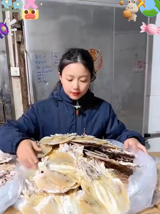 深海墨鱼干肉质紧实，泡发简单，煲汤炖肉鲜味儿十足