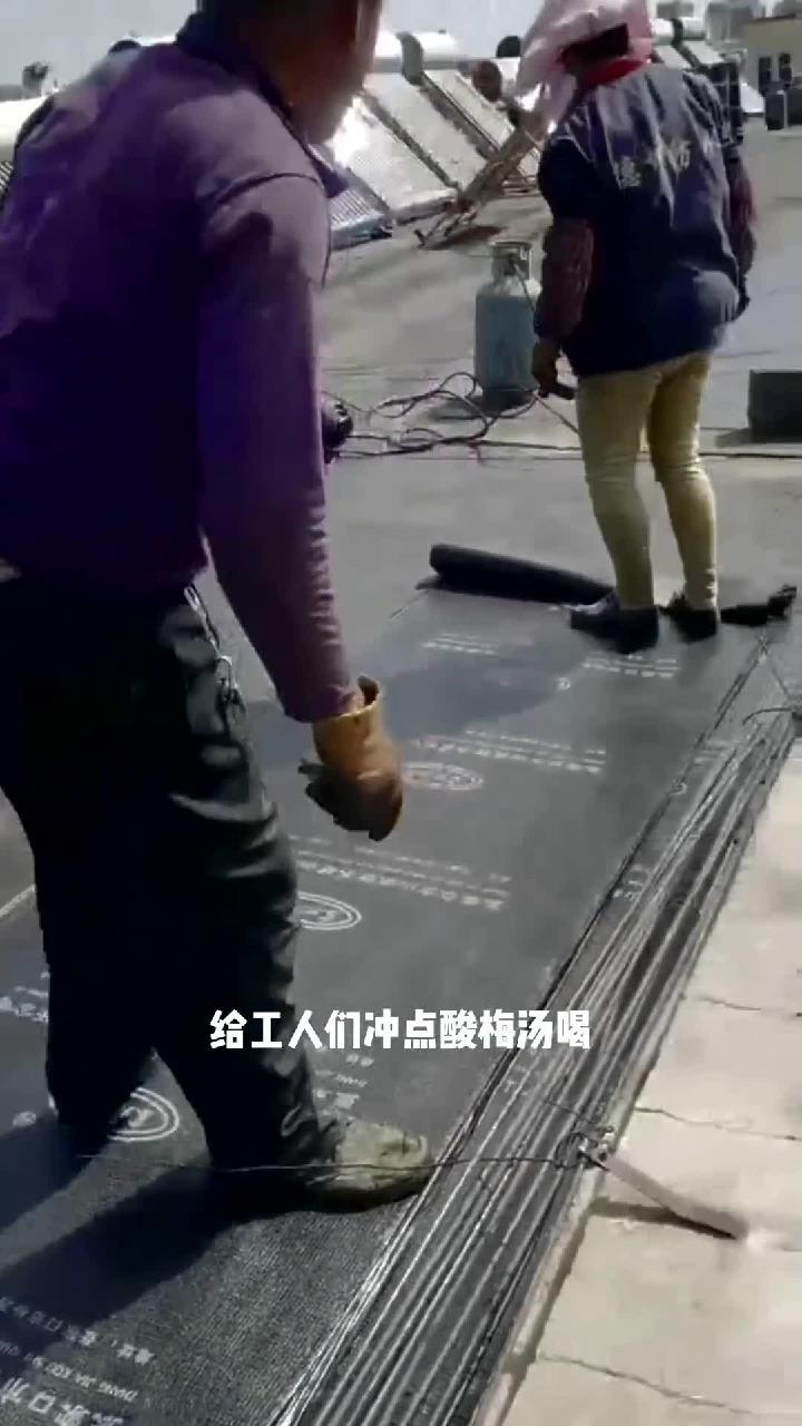 都说这酸梅汤挺好喝的。牌子是锄禾的