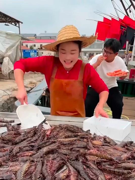 黑虎虾呀,口感紧实,味道鲜美呢