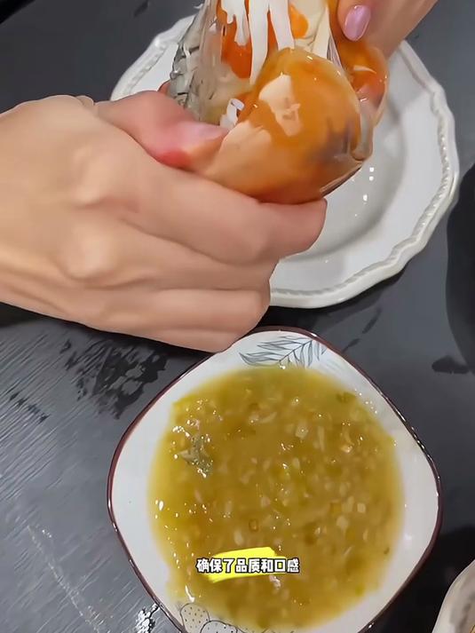 一口鲜掉眉毛！海捕黑虎虾，肉质紧实似 Q 弹珍珠～